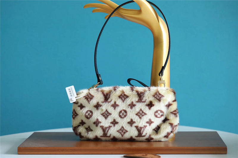 COZY - LOV Lady Bags - 1962