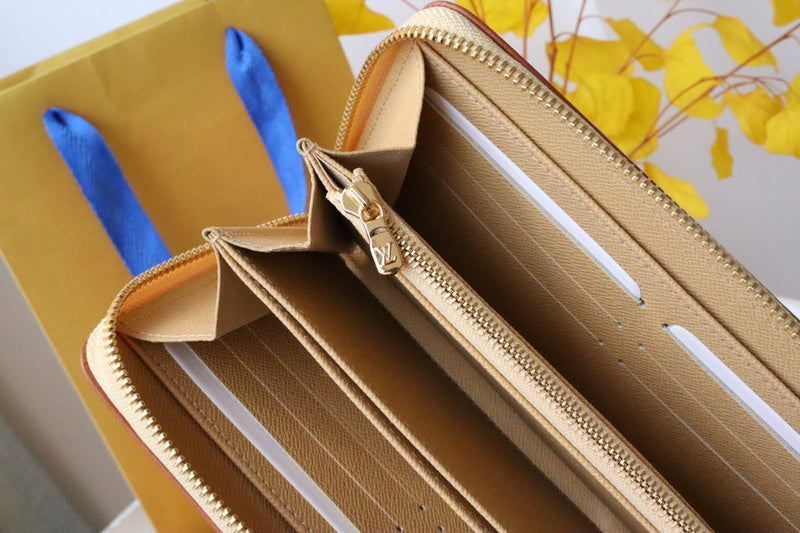 COZY - LOV Wallets - 476