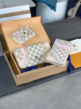 COZY - LOV Wallets - 223