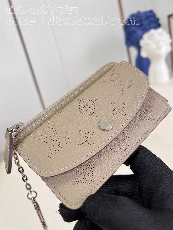 COZY - LOV Wallets - 057