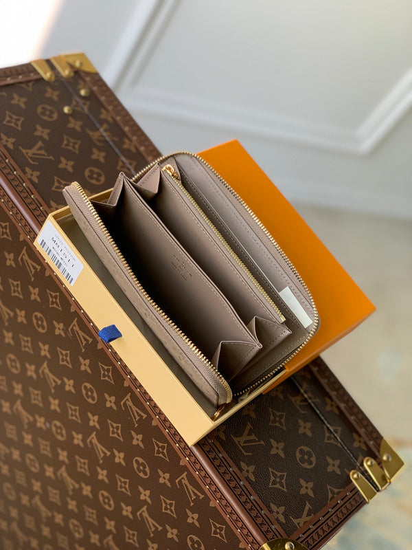 COZY - LOV Wallets - 345