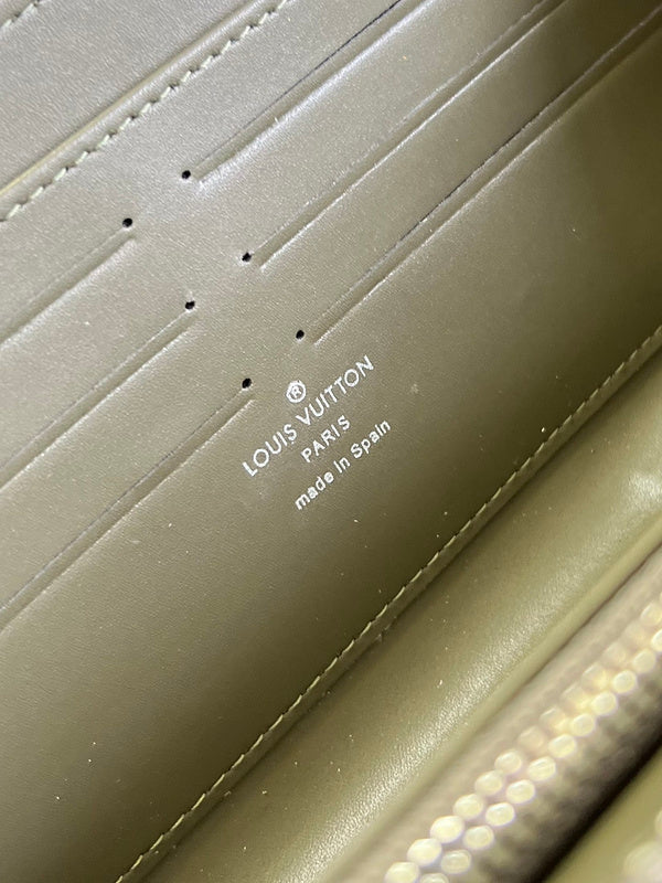 COZY - LOV Wallets - 419