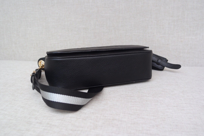 COZY - CAH Bags - 538