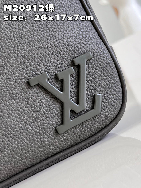 COZY - LOV Wallets - 382