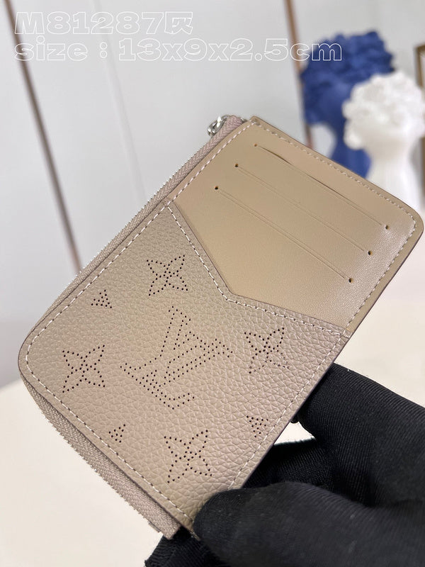 COZY - LOV Wallets - 057