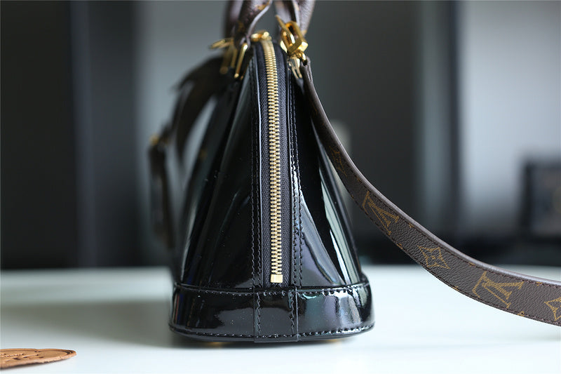 COZY - LOV Lady Bags - 1906