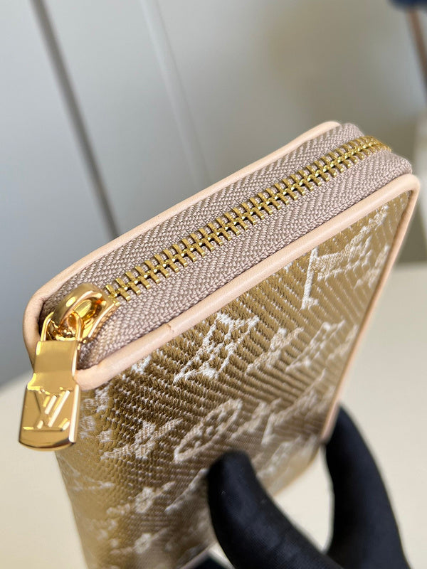 COZY - LOV Wallets - 070
