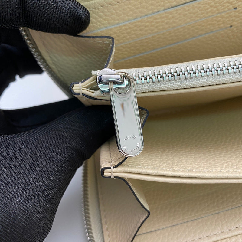 COZY - LOV Wallets - 516