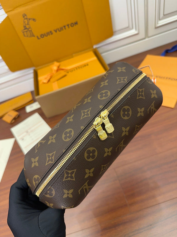 COZY - LOV Wallets - 096