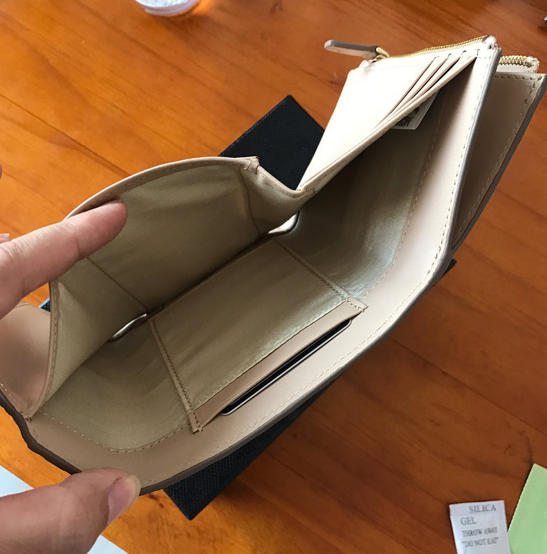 JB - MQM Wallets - 086