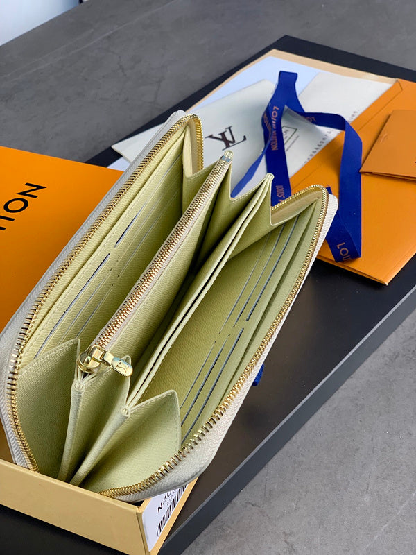 COZY - LOV Wallets - 223