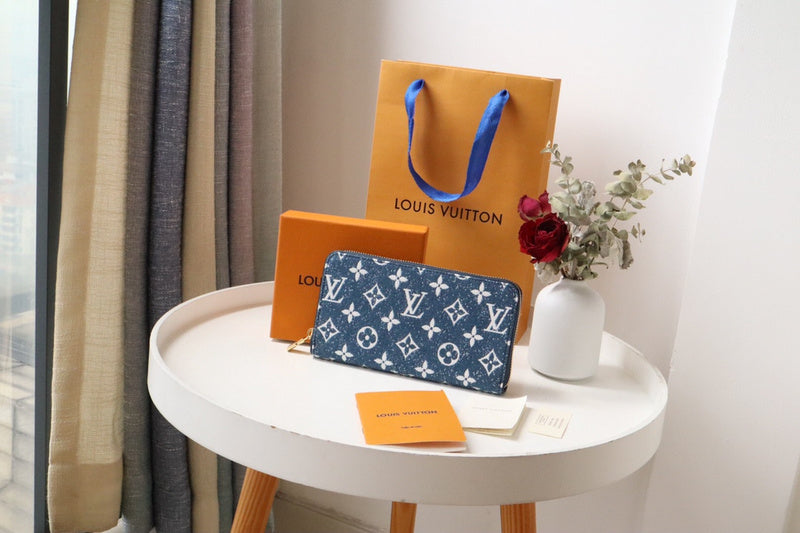 COZY BAGS - LOV Wallets - 621