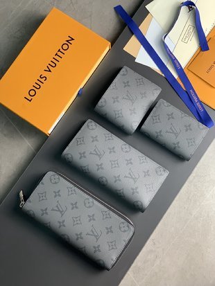 COZY - LOV Wallets - 306