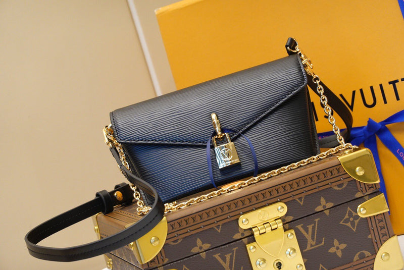 COZY BAGS - LOV Bags - 2004