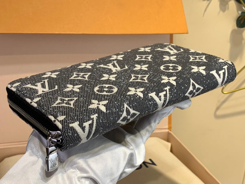 COZY - LOV Wallets - 367