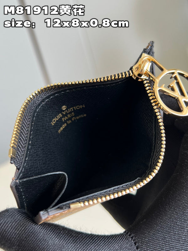 COZY - LOV Wallets - 090