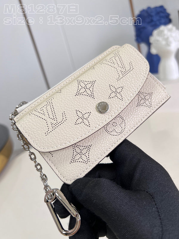 COZY - LOV Wallets - 047