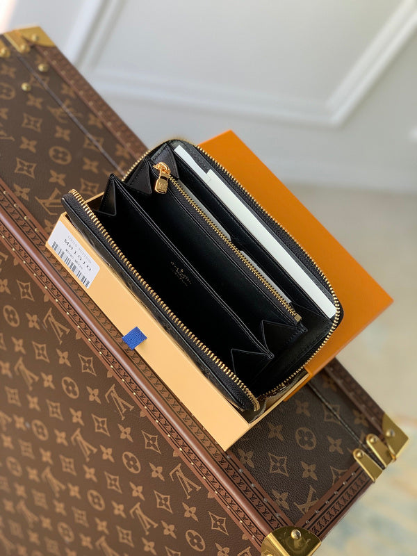 COZY - LOV Wallets - 336