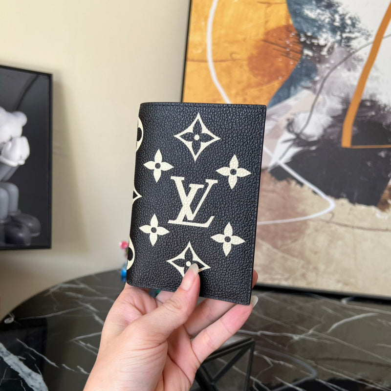 COZY - LOV Wallets - 440