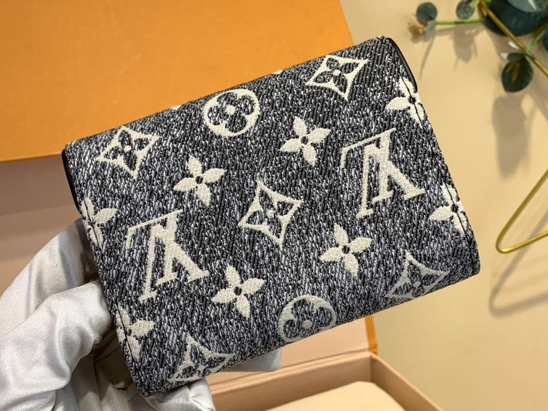 COZY - LOV Wallets - 353
