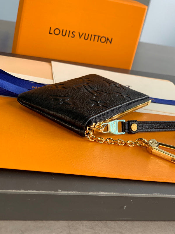 COZY - LOV Wallets - 470